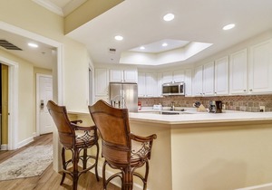 8133 Wendover Dunes ~ Large Screened Porch! Less than 5 Minute Walk to Beach!