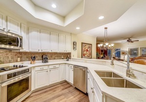 8133 Wendover Dunes ~ Large Screened Porch! Less than 5 Minute Walk to Beach!