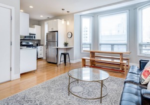 870 #2 DOWNTOWN! 5 BEDS / 2BATHS / SLEEPS 9! Suite 2/3