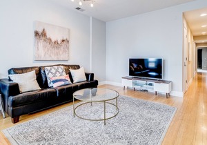 870 #2 DOWNTOWN! 5 BEDS / 2BATHS / SLEEPS 9! Suite 2/3