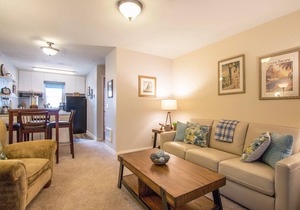 9 Lodge - Downtown, AC, Ground Floor!