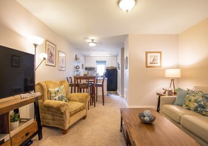 9 Lodge - Downtown, AC, Ground Floor!