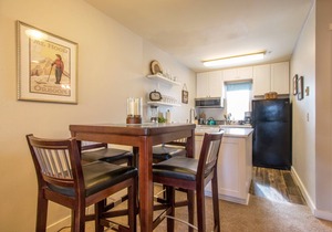 9 Lodge - Downtown, AC, Ground Floor!