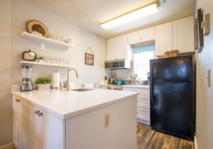9 Lodge - Downtown, AC, Ground Floor!