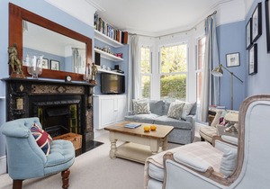 A 3 bed Victoria home, exceptionally decorated, in leafy Wimbledon (Veeve)