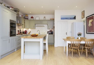 A 3 bed Victoria home, exceptionally decorated, in leafy Wimbledon (Veeve)