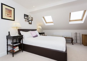 A 3 bed Victoria home, exceptionally decorated, in leafy Wimbledon (Veeve)