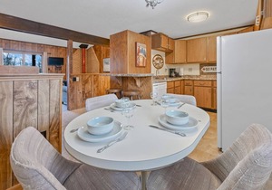 A Comfortable Trailside Condo Along the Flintlock Trail with A Shared Outdoor