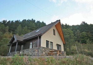 A detached cottage, situated on the west hillside overlooking Loch Lubnaig.