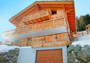 A luxurious 12 person chalet with superb view.