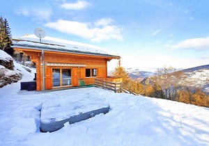 A luxurious 12 person chalet with superb view.