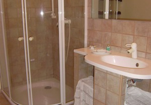 A paradise in Provence. Breathtaking view. Sleeps 9. Swimming pool. Grotte Chauvet.