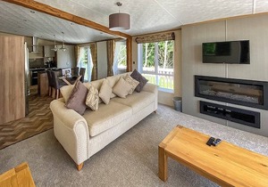 A spacious lodge with one master double with en suite shower room.