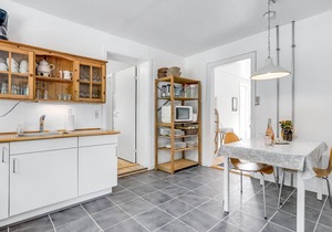 A very spacious vacation home on two floors with room for 11 guests in 5 bedrooms.