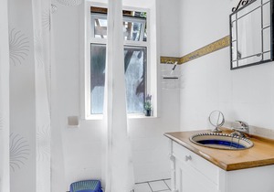 A very spacious vacation home on two floors with room for 11 guests in 5 bedrooms.