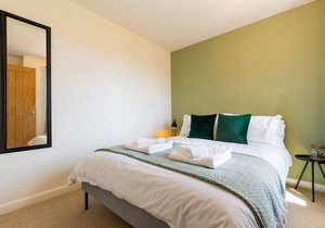 Abbey Farm Cottage | Walking distance to the beach!