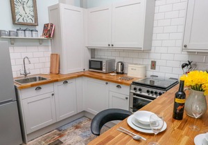 ABERFA, pet friendly, luxury holiday cottage in Ferryside