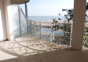 Accessible apartment with balcony, pool, parking, and beach in La Tranche-sur-Mer