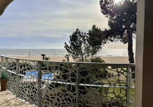 Accessible apartment with balcony, pool, parking, and beach in La Tranche-sur-Mer