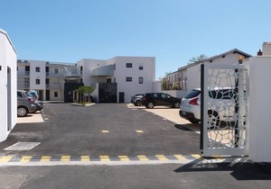 Accessible apartment with balcony, pool, parking, and beach in La Tranche-sur-Mer