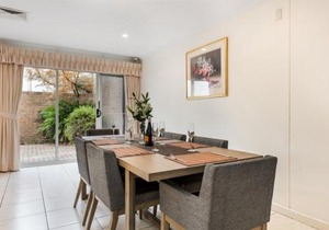 Adelaide Style Accommodation-Close to City-North Adelaide-3 Bdrm- FREE Parking