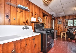 Adorable cottage in lakeside resort with beach and personal dock!