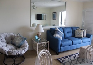 Adorable, highly-amenitized 1-bedroom oceanfront condo with free WiFi, HBO, and an outdoor pool located steps from the beach!