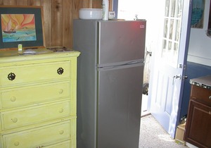 Affordable Ocean Beach, Fire Island Studio Sleeps 2 max, WiFi, 31" Smart ROKU TV