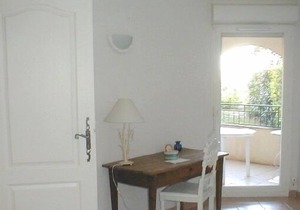 Air conditioned apartment for 6 persons in a residence with swimming pool at 700 meters of the beach