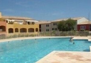 Air conditioned apartment for 6 persons in a residence with swimming pool at 700 meters of the beach