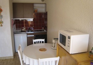 Air-Conditioned Studio with Sleeping Area and 10m² South-Facing Terrace