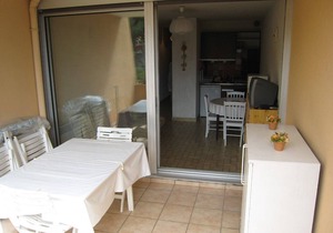 Air-Conditioned Studio with Sleeping Area and 10m² South-Facing Terrace
