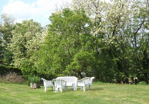 Air-conditioned guest room up to 3 people - Free Wifi.