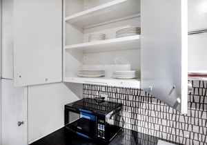 Airy Back Bay 1BR w/Gym, Doorman, W/D, nr. Copley Mall, by Blueground