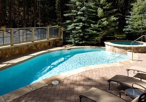 All Resort Fees Included | Ski-in/Ski-out Mountain Condo | Shared Outdoor Hot Tub + Outdoor Pool