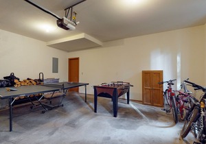 Alpine haven with wood fireplace & access to pool & hot tub