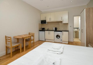 Amazing 1 Bed Studio Flat in Kilburn near West Hampstead for 2 people