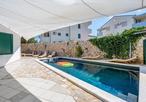 Amazing apartment in Murter with WiFi