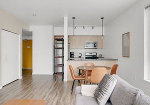 Amazing Bellevue 2BR w/Gym & W/D, near Spring District, by Blueground