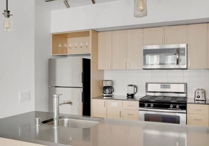 Amazing Bellevue 2BR w/Gym & W/D, near Spring District, by Blueground