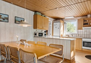 Amazing home in Aakirkeby with kitchen