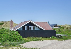 Amazing home in Hvide Sande with WiFi