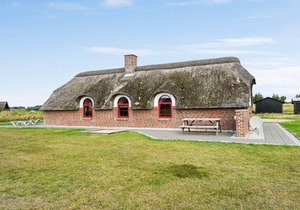 Amazing home in Ringkøbing with kitchen