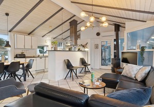 Amazing home in Væggerløse with WiFi