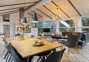 Amazing home in Væggerløse with WiFi