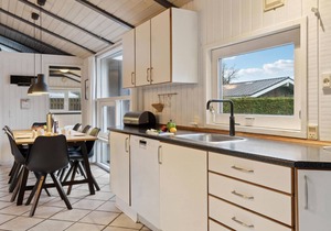 Amazing home in Væggerløse with WiFi