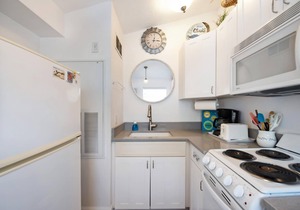 Anna Maria Beach Cottage 110B Updated studio beach cottage, steps to the sand!