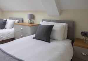 Apartment 8, Isabella House, Aparthotel, By RentMyHouse