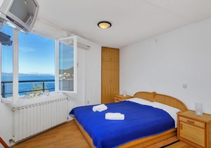 Apartment Ana - 5 m from beach: R8-21(4) - Cove Pokrivenik, Island Hvar, Croatia