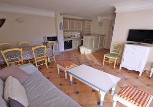 Apartment for 6 people – Swimming pool residence – Air conditioning – WiFi – Sainte.